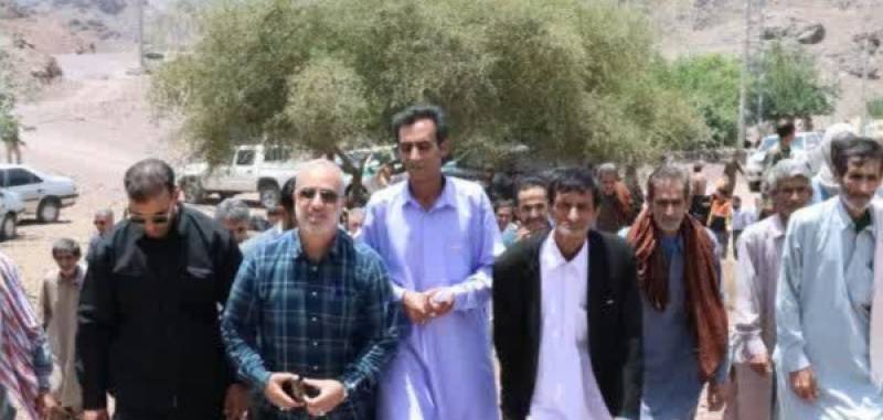 روستای تنگشاه عنبرآباد از بُن بست خارج می‌شود